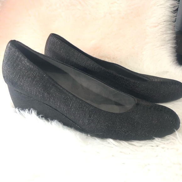 Stuart WEITZMAN. Texture black wedge shoe size 11